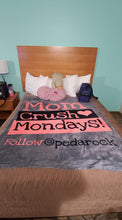 Load image into Gallery viewer, #MomCrushMonday Throw Blanket